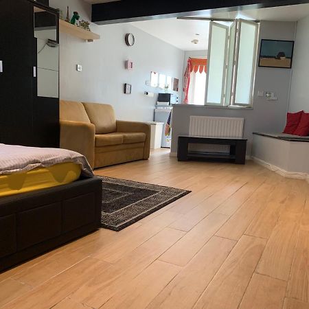 Studio Apartment - Entire Lower Ground Floor - Only 7 Mins Walk Kings Cross St Pancras Station London Ngoại thất bức ảnh