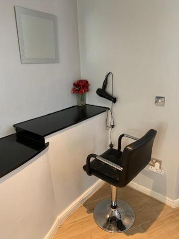 Studio Apartment - Entire Lower Ground Floor - Only 7 Mins Walk Kings Cross St Pancras Station London Ngoại thất bức ảnh