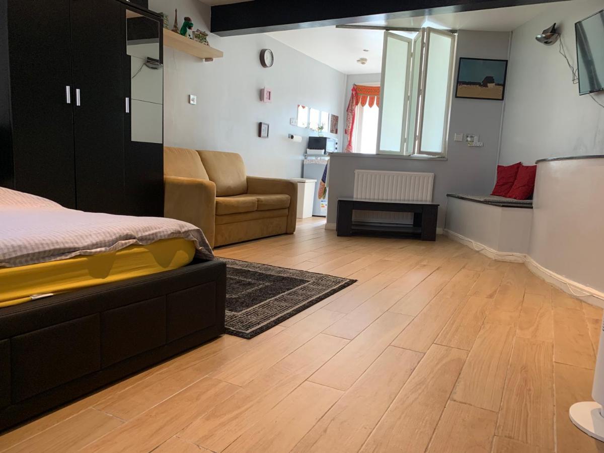 Studio Apartment - Entire Lower Ground Floor - Only 7 Mins Walk Kings Cross St Pancras Station London Ngoại thất bức ảnh